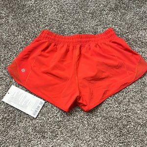 Lululemon hotty hot LR short 2.5” , size 6
